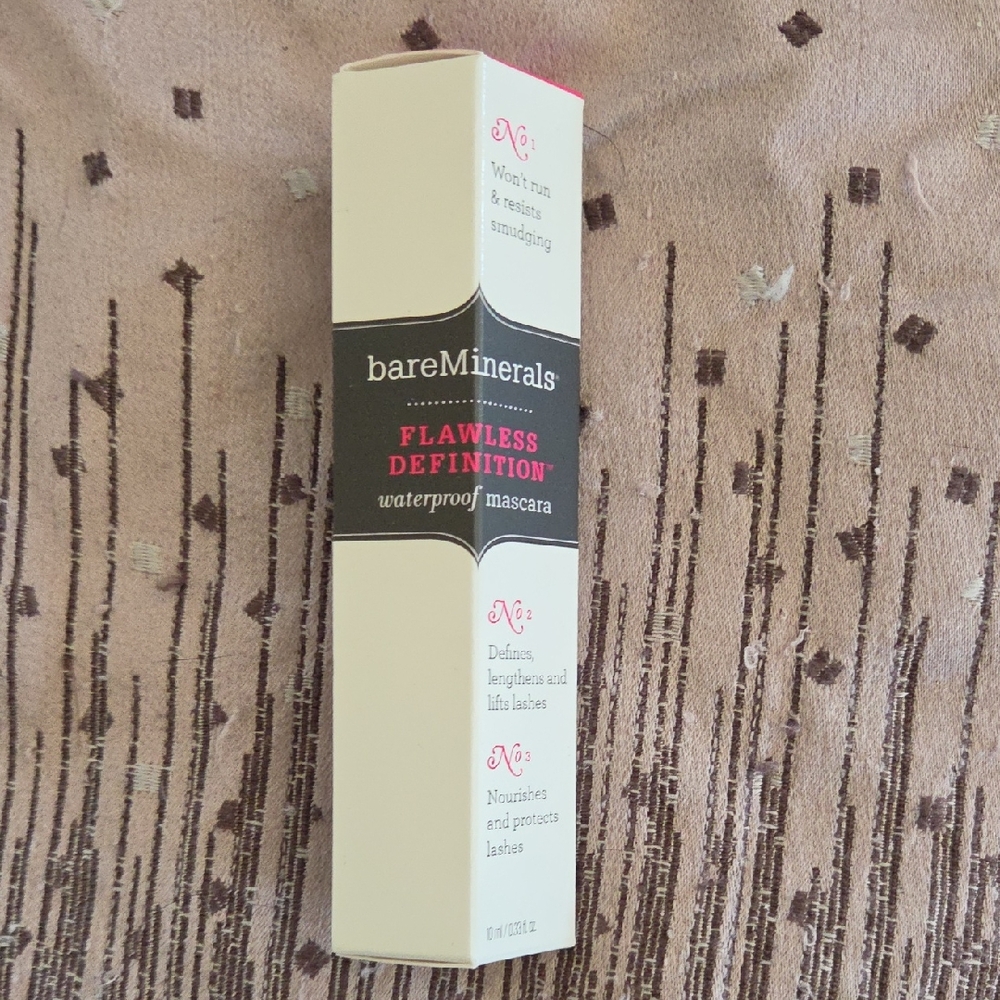 bareMinerals Flawless Definition Waterproof Mascara - Black and White